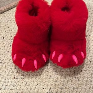 Gap Toddler slipper size 5-6